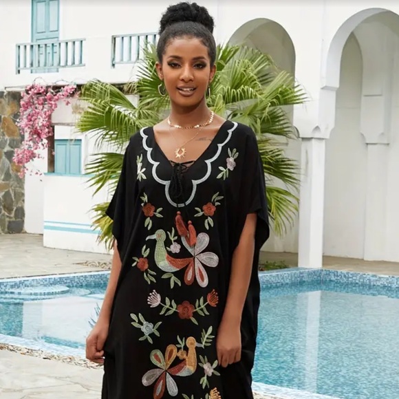 Embroidered caftan - Picture 3 of 9